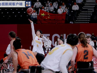 女子轮椅篮球运动员张雪梅担任东京残奥会闭幕式中国体育代表团旗手