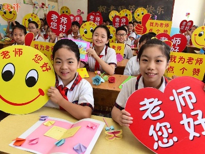 【央视快评】当好学生成长的引路人