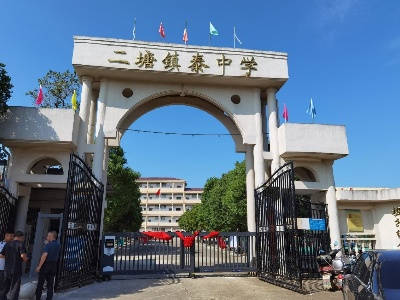 南昌市杰田科技董事长万祥葵情系家乡教育感恩母校