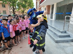 消防志警携手 走进濂溪区第二小学共讲开学安全第一课