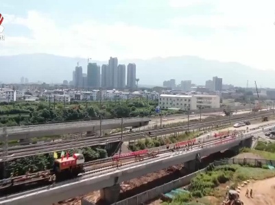 安九高铁正线铺轨贯通