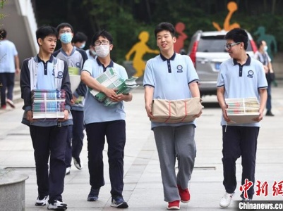 南京中学生全面返校上课：疫情后重见青青校园
