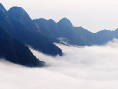 在贵溪青茅境的最高点看日出日落、云卷云舒