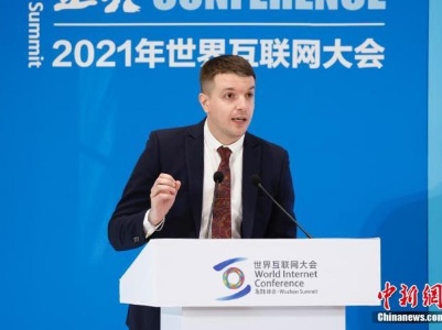 英国“网红”谈幽默记录中国：让中国人的幸福和笑容来做回答