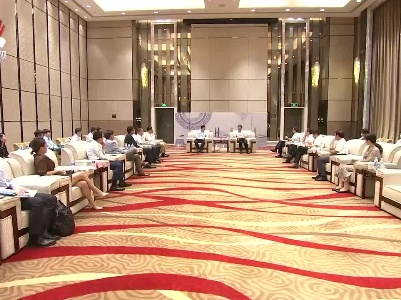 陈兴超与香港金融机构考察团成员座谈