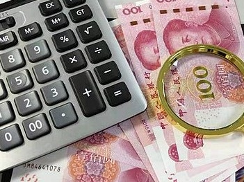 “打工人”受益！15省份上调最低工资标准，最高涨300元