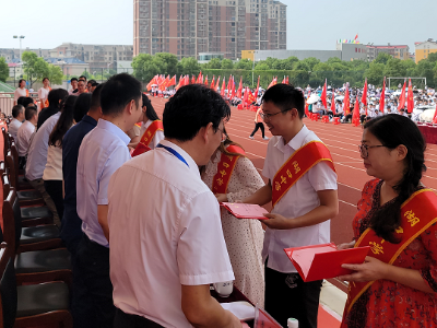 湖口中学热烈庆祝第三十七个教师节