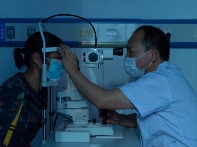“疫”无反顾 “视”在必行 广州老人不远千里来进贤县人民医院告别白内障