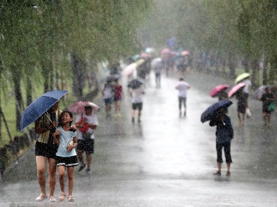 华北多地气温创下半年来新低 南方高温缓解