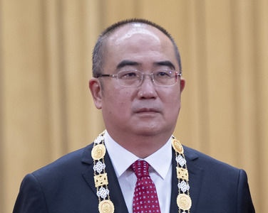共和国功勋人物丨他们的名字，铭刻在全民战“疫”的记忆中 
