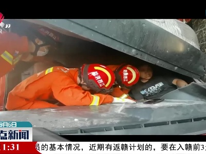 货车刹车失灵撞墙 消防紧急救援
