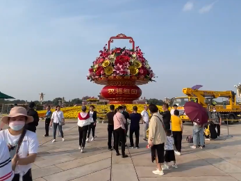 360度赏天安门广场“祝福祖国”大花篮