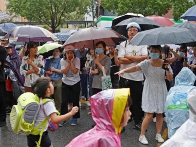 众筹、送礼、控评……家委会变后援会？