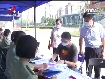【开学季】一家三口同为“大学校友” 长大后我就成了“你”