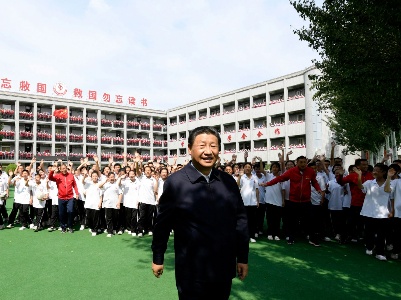 习近平勉励中学生：全面发展，成为国之栋梁