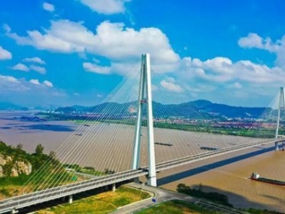 武穴长江公路大桥正式通车 瑞昌市民过江赴湖北开车仅需5分钟