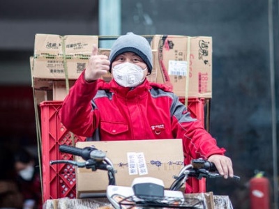 多家快递企业宣布派件费上调 快递员直接受益