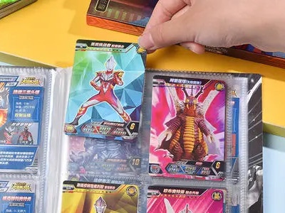新学期伊始奥特曼卡片风靡校园 家长不知魔力在哪