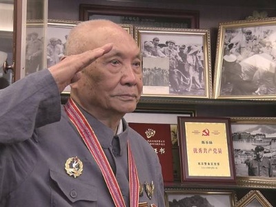 “听党指挥，决不允许拖拖拉拉”