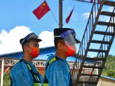 西双版纳边境管理支队民警40度高温下坚守国门