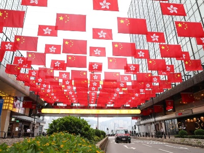 特写：香港街头国庆气氛浓
