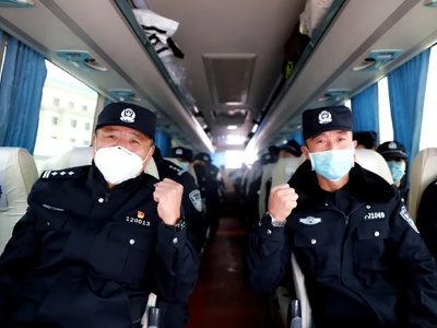 内蒙古多地公安干警驰援额济纳旗