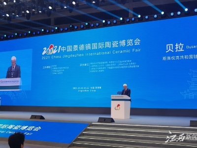 斯洛伐克驻华大使贝拉在景德镇“买买买” 被瓷都所震撼
