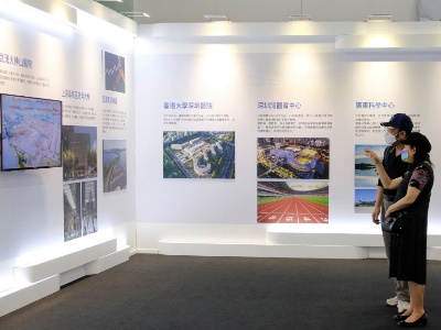 香港市民：国家建设成就一日千里，背靠祖国发展更有信心