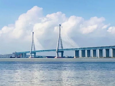 “一桥飞架南北，天堑变通途”——从不断架起的长江大桥看“中国桥”建设发展成就