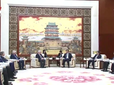 刘奇会见来赣参访的驻华使节团