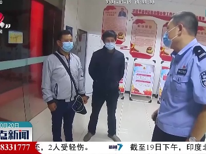 惊险！ 男子高速快车道上下车险些被撞