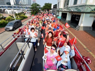 国旗下 力量在汇聚——香港举行多项活动庆祝新中国成立72周年