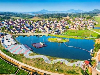 为人类走向现代化探索新路径 ——国际人士积极评价中国全面建成小康社会