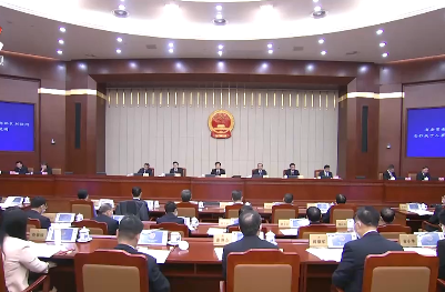省十三届人大常委会第三十三次会议举行 接受易炼红辞去省人民政府省长职务的请求 决定任命叶建春为省人民政府副省长、代省长       