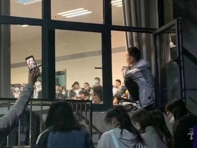 不妨为大学生多补充一些“恋爱理论”