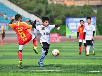 冷了补习班、热了运动场 “双减”后孩子们放假在干啥？