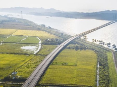 高位运行！国庆假期第三天全国主干公路交通状况