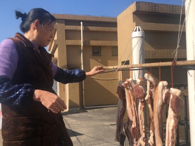 腊味飘香时！九江迈入“腌制季” 市民排队购买猪肉