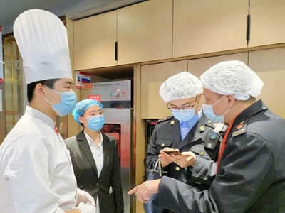 浔阳区市场监管局突击检查辖区内十二家火锅店