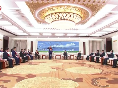 大力弘扬新时代英模精神 永远做党和人民忠诚卫士 易炼红叶建春会见我省应急管理系统先进模范和消防忠诚卫士代表