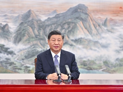 习近平出席亚太经合组织工商领导人峰会并发表主旨演讲 
