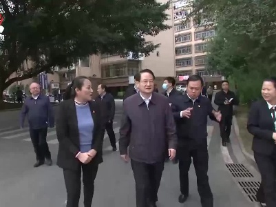 易炼红深入一线宣讲党的十九届六中全会精神时强调 推动党的十九届六中全会精神在赣鄱大地落地生根 书写全面建设社会主义现代化国家精彩的江西篇章