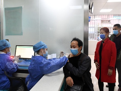 南宁：新冠疫苗加强针接种进社区
