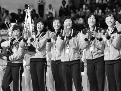 奋斗四十载拼搏铸辉煌——写在中国女排首夺世界冠军四十周年之际