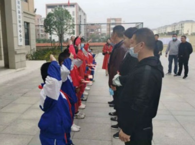 爱心助学筑梦未来 真情帮扶贫困学生