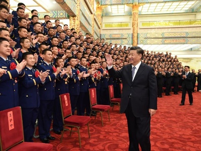 图文故事丨习近平同这支赴汤蹈火的人民队伍