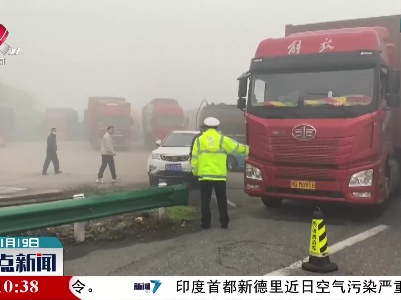 樟树：凌晨大雾来袭 交通出行受影响