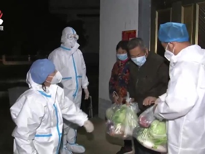 上饶：1.4万份“爱心礼包” 送给封控区群众手中