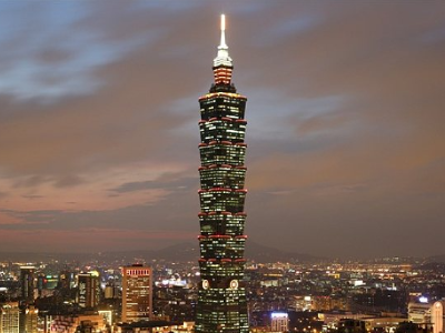 台湾的前途只有一个选项，那就是两岸统一、民族复兴！
