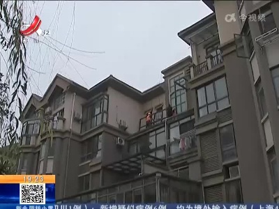 南昌县：在邻居家楼上违建阳光房 拆！